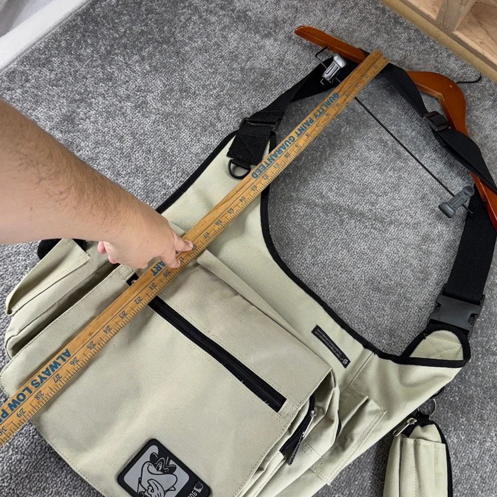 Compack Team Shoulder Messenger Bag Cream Watch The Frog Warner Bros Collectible